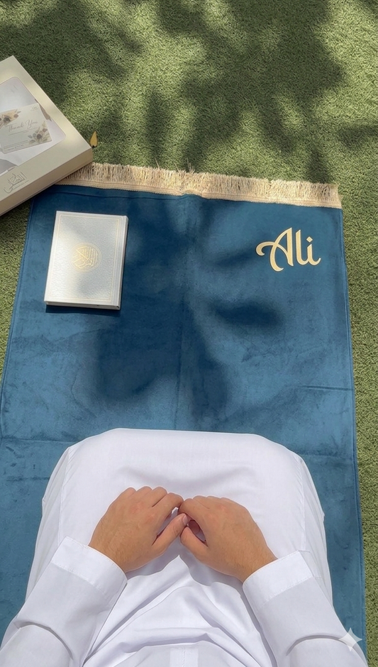 Lightweight Portable Velvet Prayer Mat with Customization