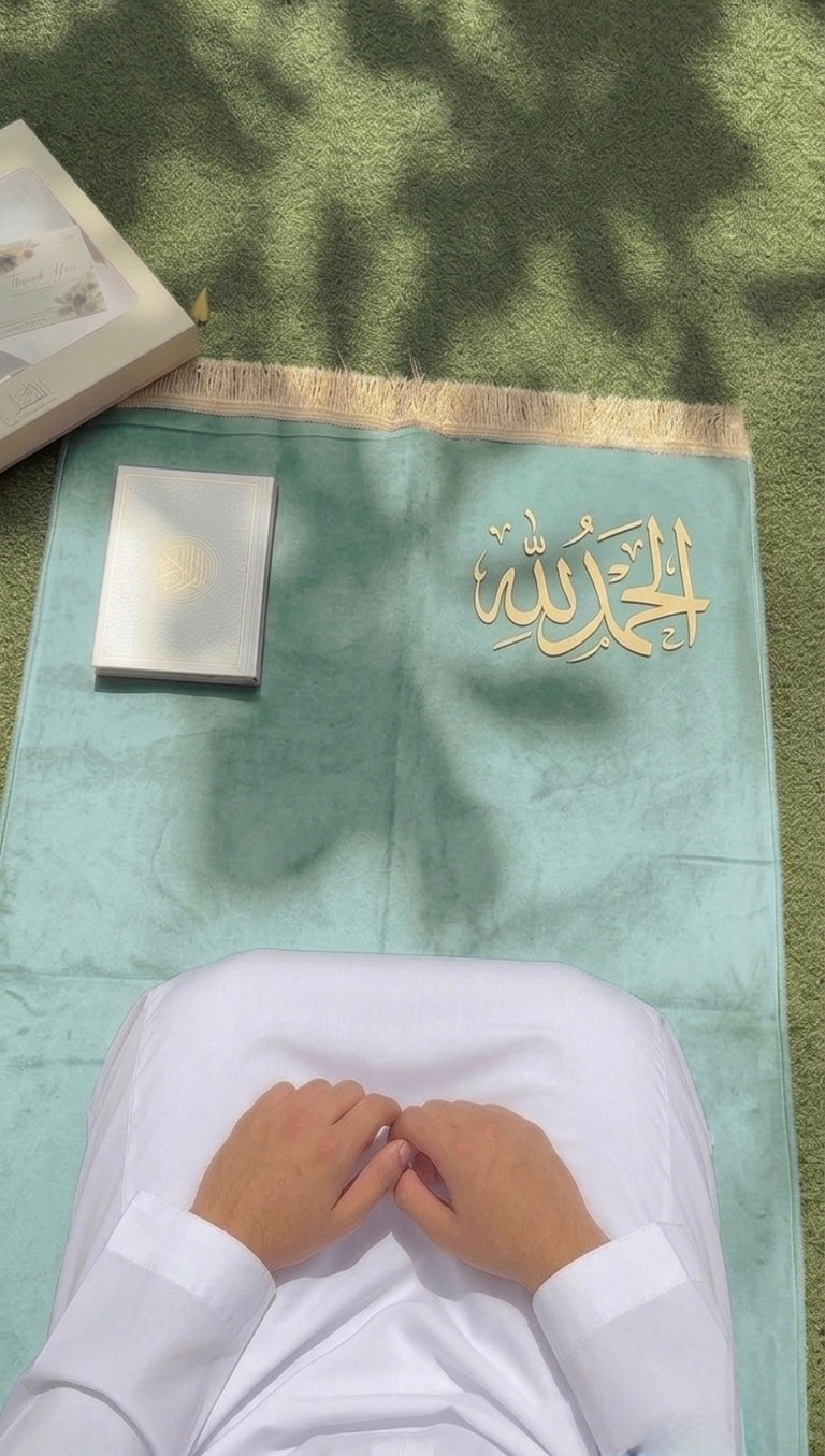Minimal Design Couple Prayer Mat with Custom Names & Free Heart Logo