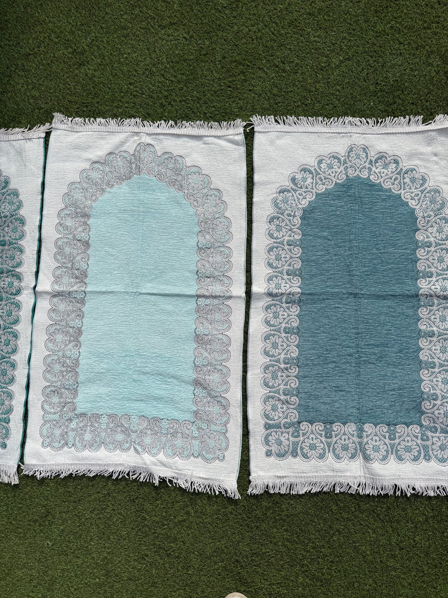 Red & Blue Prayer Mat – Noor Musalla Elegant Islamic Janamaz